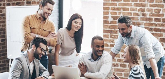 Pessoas em um bom ambiente de trabalho